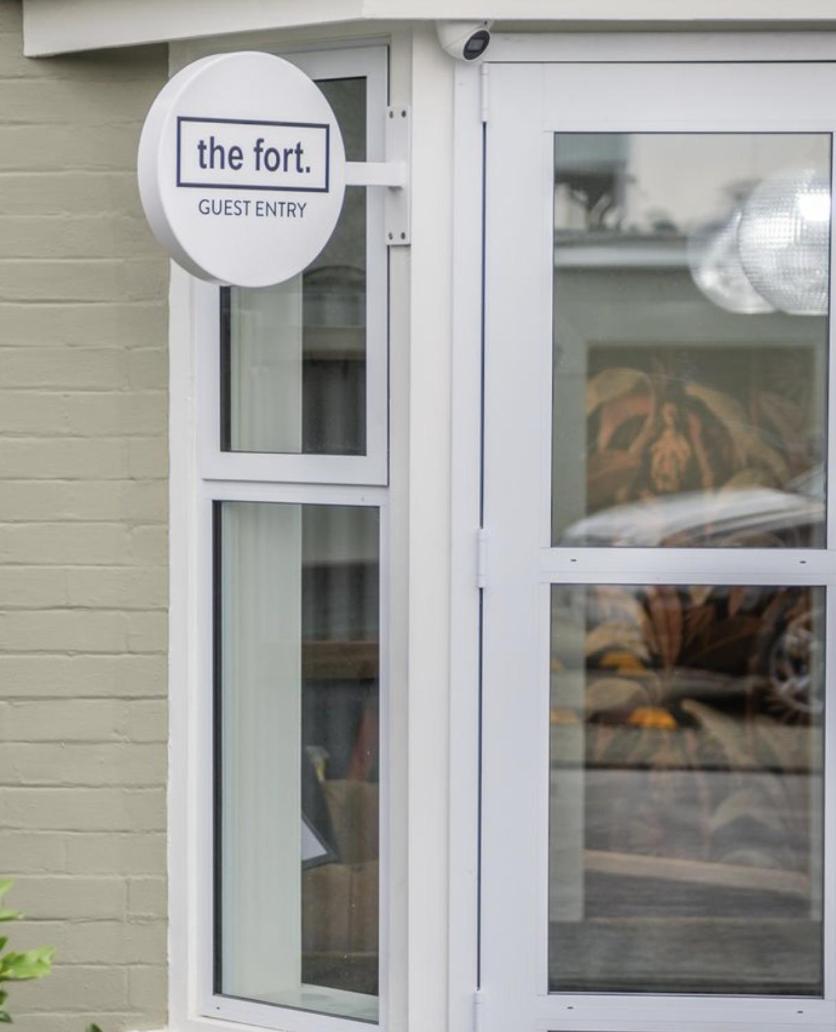 The Fort Guesthouse Тимару Экстерьер фото